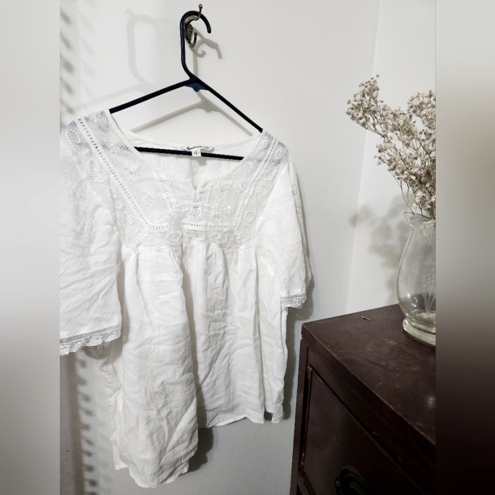 Boho white Tantrums brand top size medium